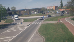 Křižovatka ulic Velká Dlážka a Polní