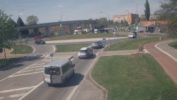 Křižovatka ulic Velká Dlážka a Polní