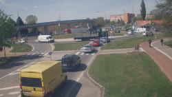 Křižovatka ulic Velká Dlážka a Polní