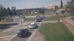 Křižovatka ulic Velká Dlážka a Polní