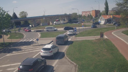 Křižovatka ulic Velká Dlážka a Polní