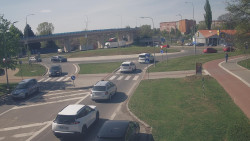 Křižovatka ulic Velká Dlážka a Polní