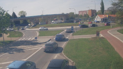 Křižovatka ulic Velká Dlážka a Polní