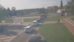 Křižovatka ulic Velká Dlážka a Polní