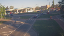 Křižovatka ulic Velká Dlážka a Polní