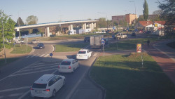 Křižovatka ulic Velká Dlážka a Polní