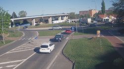 Křižovatka ulic Velká Dlážka a Polní