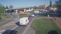 Křižovatka ulic Velká Dlážka a Polní