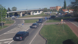 Křižovatka ulic Velká Dlážka a Polní