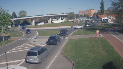 Křižovatka ulic Velká Dlážka a Polní