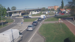 Křižovatka ulic Velká Dlážka a Polní