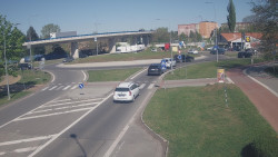 Křižovatka ulic Velká Dlážka a Polní