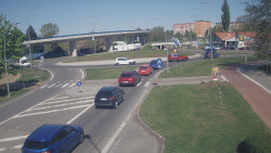 Křižovatka ulic Velká Dlážka a Polní