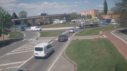 Křižovatka ulic Velká Dlážka a Polní