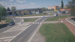 Křižovatka ulic Velká Dlážka a Polní