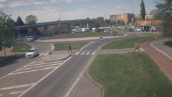 Křižovatka ulic Velká Dlážka a Polní