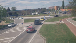 Křižovatka ulic Velká Dlážka a Polní