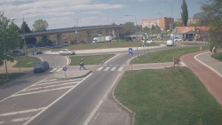 Křižovatka ulic Velká Dlážka a Polní