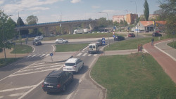 Křižovatka ulic Velká Dlážka a Polní