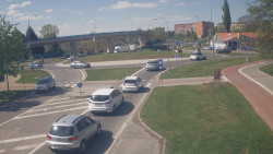 Křižovatka ulic Velká Dlážka a Polní