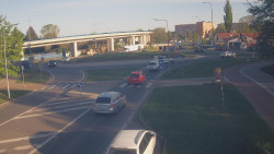 Křižovatka ulic Velká Dlážka a Polní
