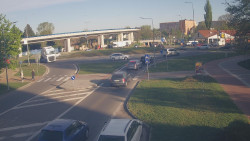 Křižovatka ulic Velká Dlážka a Polní