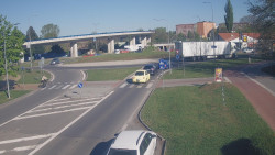 Křižovatka ulic Velká Dlážka a Polní