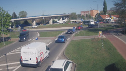 Křižovatka ulic Velká Dlážka a Polní