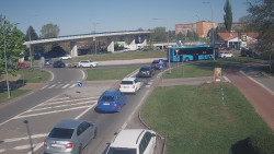 Křižovatka ulic Velká Dlážka a Polní
