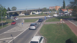 Křižovatka ulic Velká Dlážka a Polní