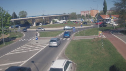Křižovatka ulic Velká Dlážka a Polní
