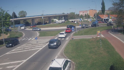 Křižovatka ulic Velká Dlážka a Polní