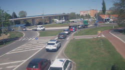 Křižovatka ulic Velká Dlážka a Polní