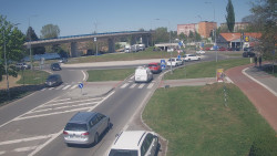 Křižovatka ulic Velká Dlážka a Polní