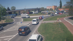 Křižovatka ulic Velká Dlážka a Polní