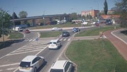 Křižovatka ulic Velká Dlážka a Polní