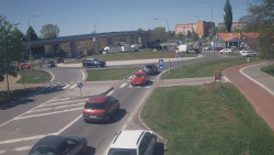 Křižovatka ulic Velká Dlážka a Polní