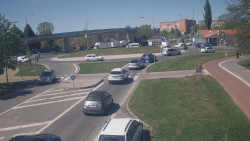 Křižovatka ulic Velká Dlážka a Polní