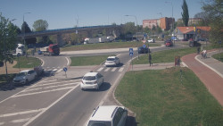 Křižovatka ulic Velká Dlážka a Polní