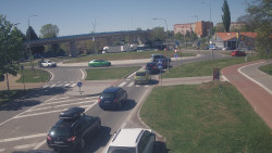 Křižovatka ulic Velká Dlážka a Polní