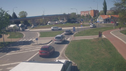 Křižovatka ulic Velká Dlážka a Polní