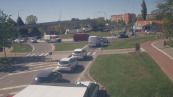 Křižovatka ulic Velká Dlážka a Polní