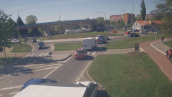 Křižovatka ulic Velká Dlážka a Polní