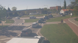 Křižovatka ulic Velká Dlážka a Polní