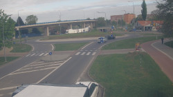 Křižovatka ulic Velká Dlážka a Polní