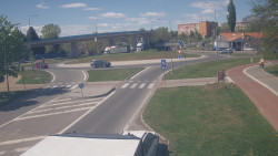 Křižovatka ulic Velká Dlážka a Polní