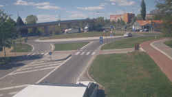 Křižovatka ulic Velká Dlážka a Polní
