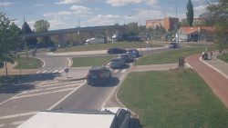 Křižovatka ulic Velká Dlážka a Polní