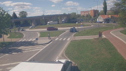 Křižovatka ulic Velká Dlážka a Polní