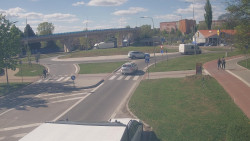 Křižovatka ulic Velká Dlážka a Polní